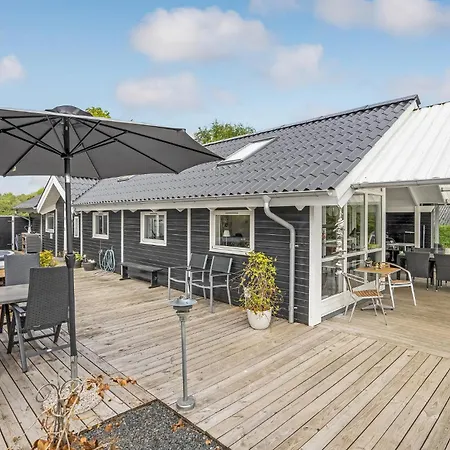 3 Bedroom Cozy In Holiday home