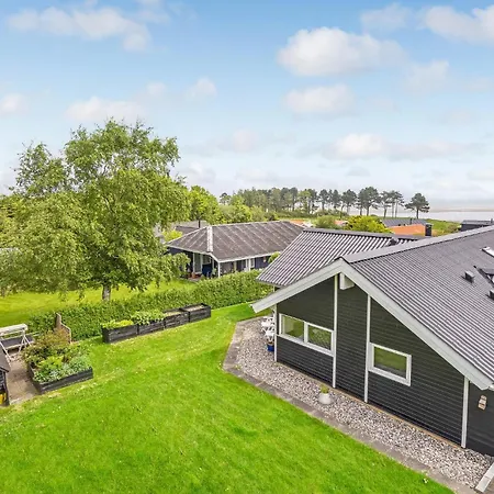 Holiday home 3 Bedroom Cozy In *